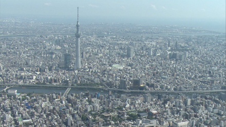 東京都、コロナ警戒レベルを10か月ぶりに引き下げへ