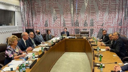 イラン外相が国連本部で各国の政府高官と会談、米の制裁を非難