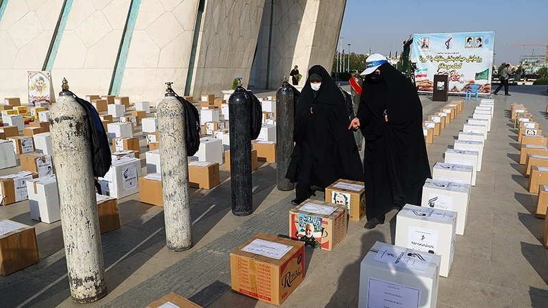 Sembako dan tabung oksigen bantuan dari Sepah Hazrat Hamzah di Tehran.