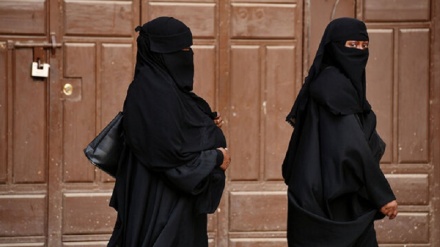 برخورد خشن پلیس طالبان با زن افغان در خیابان 