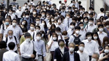 日本の新型コロナ　５６人死亡・８８０７人新規感染