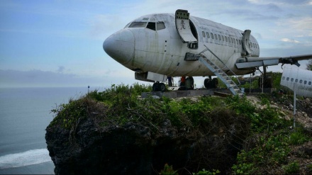 Jet Penumpang Bertengger di Tebing Bali untuk Memikat Wisatawan