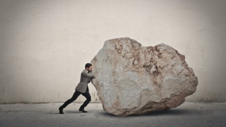 ペルシャ語ことわざ散歩（45）「大きな石は、それを投げない証拠である」