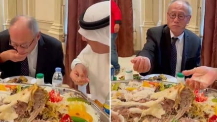 在サウジ日本大使が、手づかみでの食事に挑戦