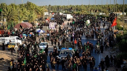 Great Arba'een walk by pilgrims (1)