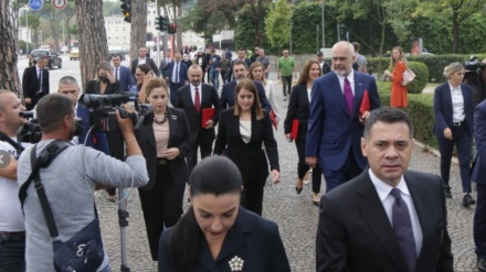 PS dorëzon në KQZ kërkesën për t’u regjistruar në zgjedhjet e 6 marsit