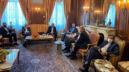 阿米尔·阿卜杜拉希杨在华盛顿会见伊朗利益代表办公室成员