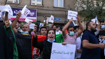 Afganët protestojnë kundër Pakistanit, talebanët qëllojnë në ajër