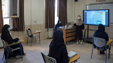 Hari Ini, Hari Pertama Masuk Sekolah di Iran (2)