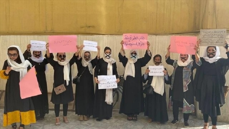 اعتراض زنان افغان در کابل به عملکرد دولت طالبان در افغانستان 