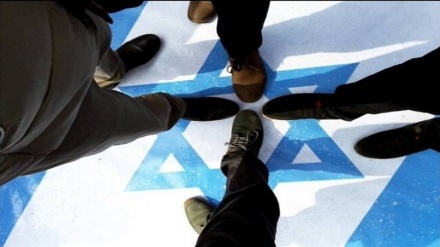 Bahreynliler Siyonist rejim İsrail'in bayrağını çiğnediler