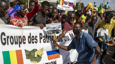 Mali: Barkhane fuit les Russes ou ?