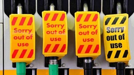 Inghilterra, si chiede alla gente di ridurre più possibile consumo carburante