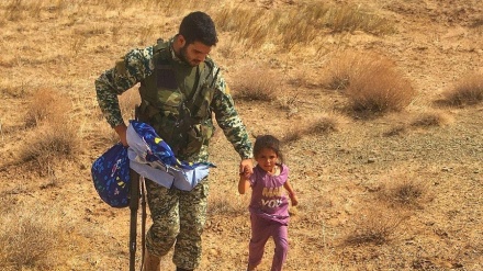 イラン・アフガン国境でさまよう子ども