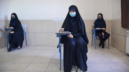 Hari Ini, Hari Pertama Masuk Sekolah di Iran (1)