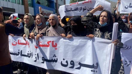 Qytetarët afganë protestojnë kundër sulmeve ajrore të Pakistanit në Afganistan