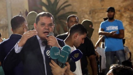 Libia: premier si appella alla piazza e va avanti