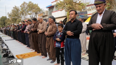 Shalat Jumat di Marivan, Iran 