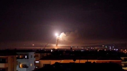 Russland: Syrische Luftverteidigung zerstört 8 von 12 israelischen Raketen, die auf Homs abgefeuert wurden