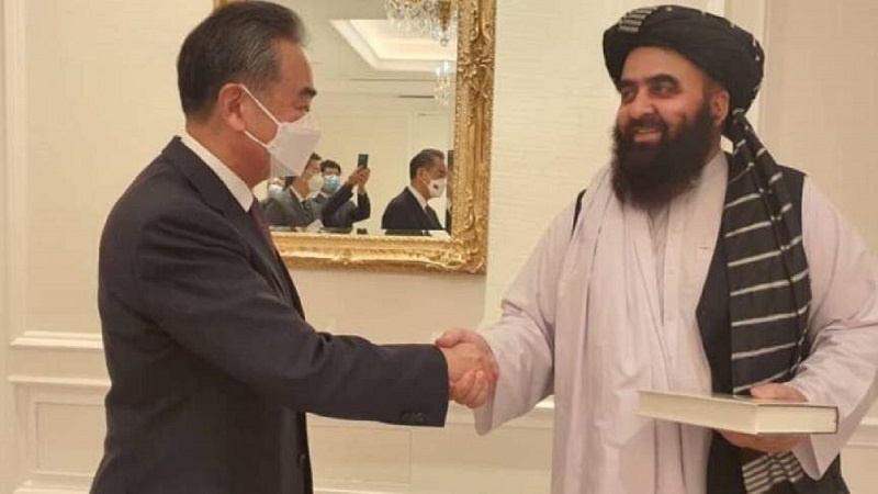 دیدار سرپرست وزارت خارجه دولت طالبان با وزیر خارجه چین در دوحه