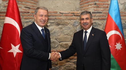 Türkiye ve Azerbaycan savunma bakanları görüştü