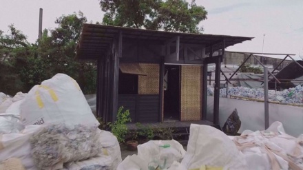 Philippine recyclers turn plastic waste into building planks