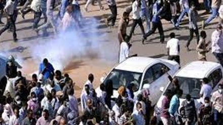 Sudan'da devam eden itirazlarda 3 kişi öldü 62 kişi yaralandı