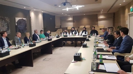 タリバン外相代行と14か国の代表が会談