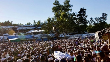 In migliaia ai funerali leader musulmani Rohingya 