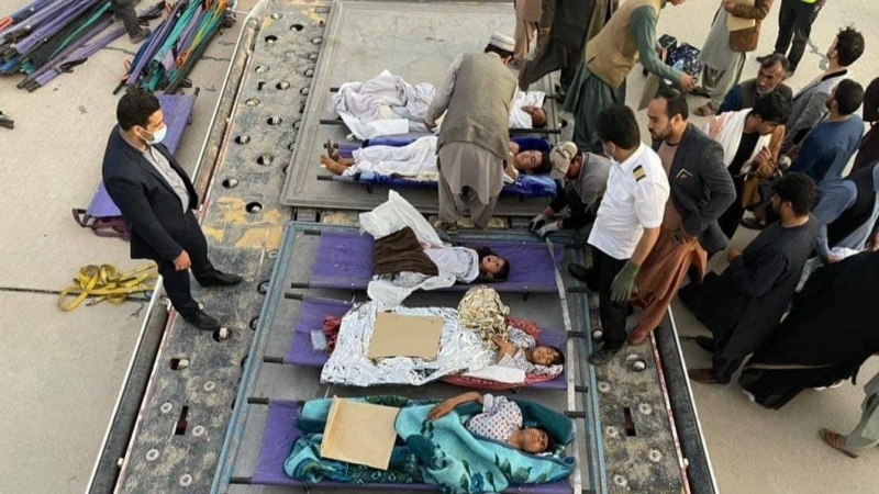 والی قندهار از مجروحان حادثه تروریستی مسجد شیعیان عیادت کرد