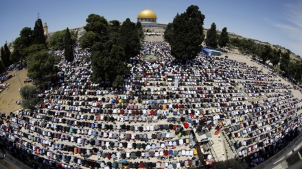 Al-Aqsa, 40.000 palestinesi per la preghiera del venerdì 