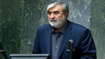 Azizi: Komşu ülkelerin liderleri İsrail’e kanmasın