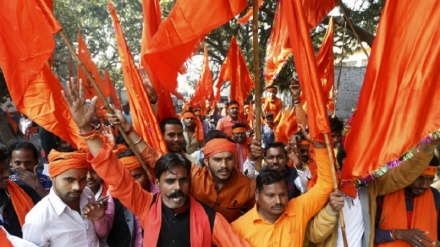 भारतः जुमे की नमाज़ में रुकावटें डालने पर दर्जनों गिरफ़तार, त्रिपुरा में मुसलमानों पर हमले और तनाव