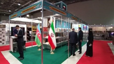 استقبال گسترده از غرفه ایران در نمایشگاه کتاب باکو 