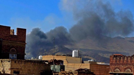 Saudi jets heavily bomb Sana'a, target pharmaceutical warehouses 