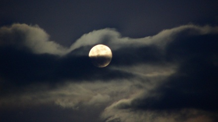 ペルシャ語ことわざ散歩（51）「月は雲の陰に隠れたままにならない」