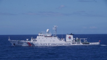 中国海警局の船4隻が日本の領海に侵入、沖縄･尖閣諸島沖で