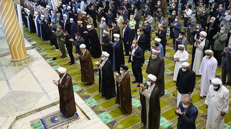 Suasana Shalat Jumat di Tehran, 22 Oktober 2021.