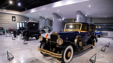 Museum Mobil Bersejarah Iran Diresmikan (1)