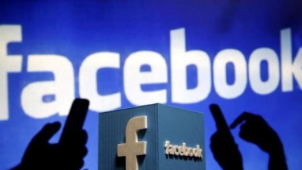 フェイスブック内部告発者、「FBを信用すべきでない」