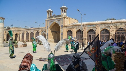 Warga Shiraz Gelar Acara Menandai Pekan Pariwisata 