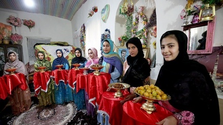 Festival Plum di Desa Heydareh Qazi Khan, Iran (1)