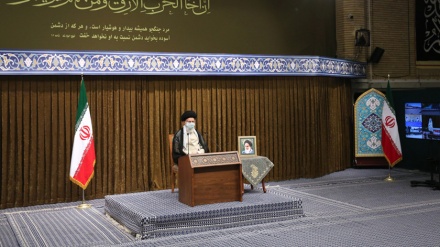 Iran, Leader alla cerimonia consegna diplomi Accademia militare