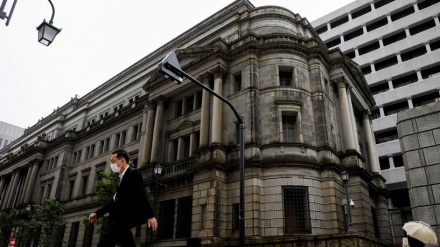 日銀がＧＤＰ成長率の見通しを引き下げ、大規模な金融緩和策は維持