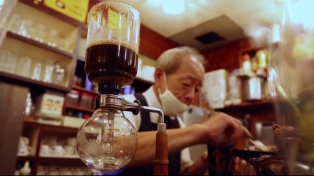 ガマンの経営続く東京の喫茶店、賃金は上がらず物価は上昇