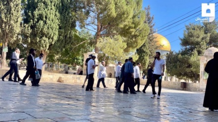 Bahraini delegation joins al-Aqsa Mosque raid by illegal Zionist settlers after 'silent prayers' ruling