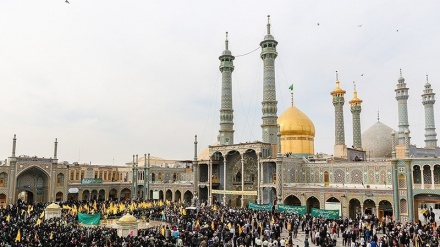 Ҳазрати Маьсума карвонининг Қумда рамзий кутилиб олиниши (фотожамланма)