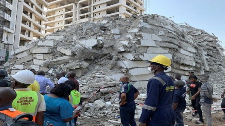 Nigeria, crollo edificio di 25 piani: salgono a 7 le vittime + FOTO