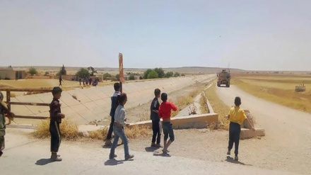 Anak-Anak Suriah Usir Konvoi Pasukan AS dari Desanya