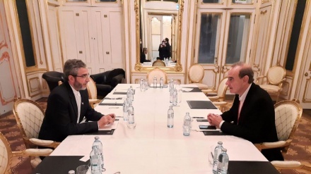 巴格里和恩里克·莫拉维也纳会谈前进行磋商